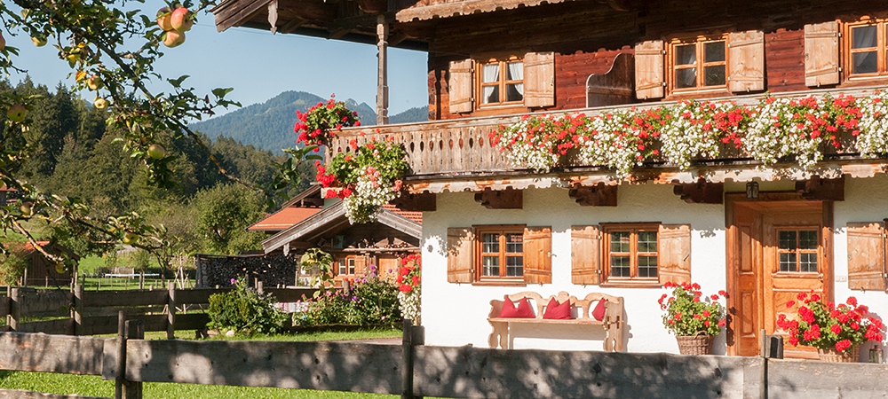 Copyright Gerlind Schiele Photography Tegernsee +49 (0) 170 - 908 85 85 Garten mit Hütte Festlhof in Rottach-Egern am Tegernsee