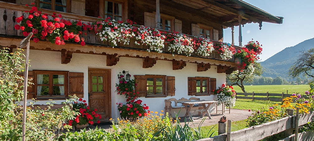 Copyright Gerlind Schiele Photography Tegernsee +49 (0) 170 - 908 85 85 Garten mit Hütte Festlhof in Rottach-Egern am Tegernsee