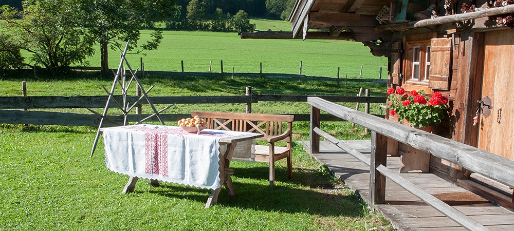 Copyright Gerlind Schiele Photography Tegernsee +49 (0) 170 - 908 85 85 Garten mit Hütte Festlhof in Rottach-Egern am Tegernsee